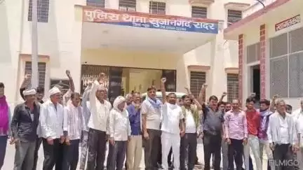 सुजानगढ़: भौजलाई के ग्रामीणों ने सुजानगढ़ थाने पर किया प्रदर्शन, नाबालिग बालिका को बरामद करने की मांग की
