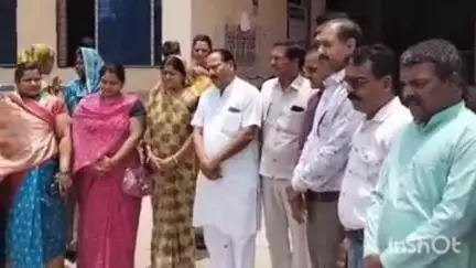 शाजापुर: अहमदाबाद विमान हादसे में जान गंवाने वाले लोगों को नगर पालिका परिसर में नम आंखों से दी गई श्रद्धांजलि
