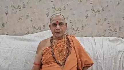 ખંભાળિયા: અમદાવાદમાં પ્લેન ક્રેશ દુર્ઘટનાને પગલે દ્વારકા શારદાપીઠના શંકરચાર્યજીએ ઊંડા શોકની લાગણી વ્યક્ત કરી