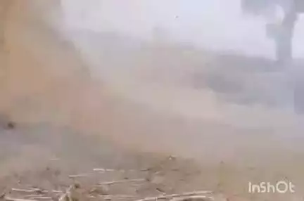 बड़ौदा: करवाडिया गांव में भूसे के टोपे में लगी आग, ग्रामीणों ने कड़ी मशक़्क़त के बाद आग पर पाया क़ाबू