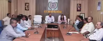 राजनांदगांव: कलेक्टर ने कलेक्ट्रेट सभा कक्ष में पौधारोपण के संबंध में ली संयुक्त बैठक, दिए आवश्यक दिशा-निर्देश