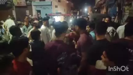 गुना नगर: बिजली पानी की समस्या, तलैया मोहल्ला छींगा चौराहे पर लगाया जाम, नपा उपाध्यक्ष पार्षद पुलिस प्रशासन पहुंचा #jansamasya