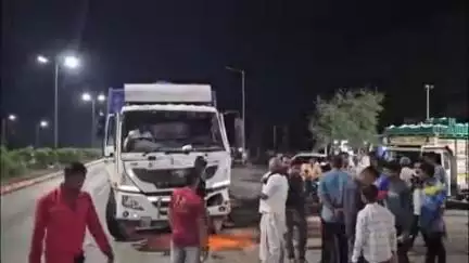 દાહોદ: દાહોદ નજીક ઇન્દોર અમદાવાદ હાઈવે પર ખાનગી બસ અને ટ્રક વચ્ચે અકસ્માત