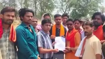 खरगापुर: बजरंग दल ने विद्युत कार्यालय खरगापुर में बिजली समस्या को लेकर किया प्रदर्शन, ज्ञापन सौंपा
