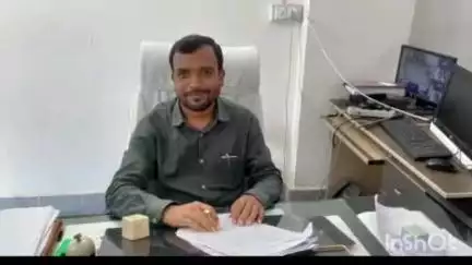 चौपारण: सिंघरावा मोड़ पर अंचल अधिकारी संजय यादव ने अवैध बालू से लदा ट्रैक्टर पकड़ा, पुलिस को सौंपा