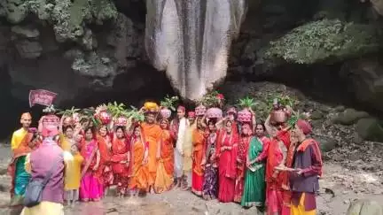 कांडा: कलश यात्रा के साथ भद्रकाली मंदिर में सात दिवसीय श्रीमद भागवत कथा का शुभारंभ, दूरदराज क्षेत्रों से पहुंचे लोग