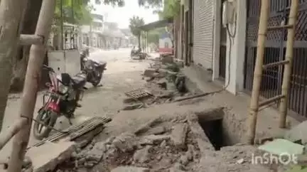आगरा: लोकेंद्र पुरी में अतिक्रमण हटाने को लेकर नगर निगम की टीम और स्थानीय लोगों के बीच हुआ विवाद