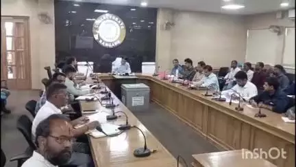 रामगढ़: रामगढ़ उपायुक्त कार्यालय में उपायुक्त ने जिला मत्स्य कार्यालय के कार्यों की समीक्षा बैठक की