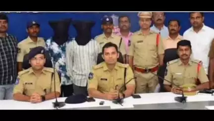 గంగాధర: క్రాస్ రోడ్ లో దొంగల అరెస్ట్ మీడియా సమావేశంలో వివరాలు వెల్లడించిన కరీంనగర్ పోలీస్ కమిషనర్ గౌస్ ఆలం