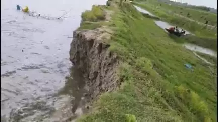 নামখানা: কলকাতা হাইকোর্টের নির্দেশে অবশেষে স্থায়ী কংক্রিটের বাঁধ নির্মাণ আরজি মৌসুনি দ্বীপে