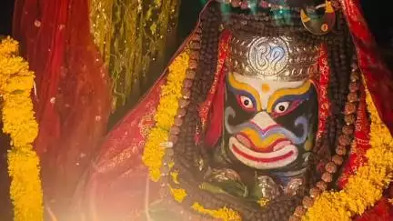 होशंगाबाद नगर: नर्मदापुरम: गोल घाट स्थित काले महादेव मंदिर में भगवान काले महादेव का तीर्थ स्वरूप में श्रृंगार