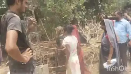 छिबरामऊ: कुंवरपुर बनवारी में रास्ते को लेकर दो पक्षों में विवाद, जमकर चले लाठी-डंडे, मारपीट का वीडियो सोशल मीडिया पर वायरल