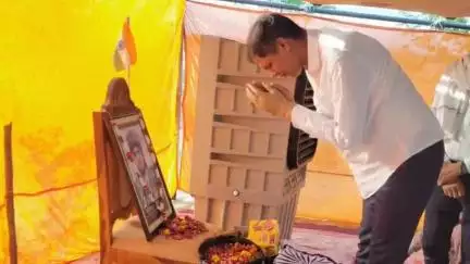 तारानगर: पीसीआई अध्यक्ष एवं चूरू से भाजपा लोकसभा प्रत्याशी पदमभूषण देवेन्द्र झाझडिय़ा पहुंचे लूणासर, शहीद को दी श्रद्धांजलि