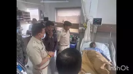 पतरातू: रामगढ़ मेन रोड पर सड़क दुर्घटना में घायल कर्मी से रांची के सैमफोर्ड अस्पताल में मिले पुलिस अधीक्षक