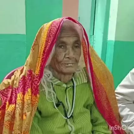 सतगावां: डुमरी में पेड़ की डाली गिरने से एक वृद्ध महिला की मौत