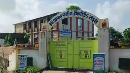 માણાવદર: માણાવદરના પ્રા. શાળામાં મધ્યાહન ભોજન કેન્દ્રોમાં તિથિ ભોજન