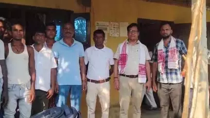 মানকাচৰ: হাটশিঙিমাৰীৰ সুখচৰ উপ ডাক ঘৰৰ পোষ্ট মাষ্টাৰ বিৰুদ্ধে হোৱা অভিযোগৰ বাবে উপস্হিত তদন্তকাৰী বিষয়া