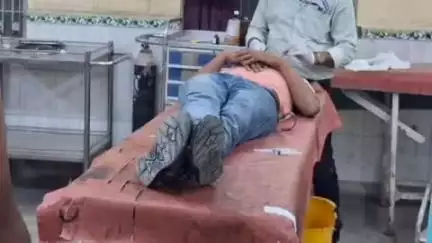 गोपालगंज: नगर थाना के बंजारी मोड़ पर सड़क दुर्घटना में एक व्यक्ति जख्मी, सदर अस्पताल में भर्ती