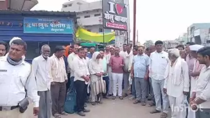 वाशिम: अहमदाबाद येथून लंडनला जाणाऱ्या विमानाचा अपघातात मृत्युमुखी पडलेल्याना शेलूबाजार येथे श्रद्धांजली