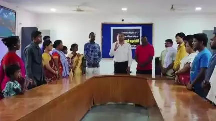 कुनकुरी: कुनकुरी नगर पंचायत सभागार में विमान हादसे के दिवंगतों को दी गई श्रद्धांजलि