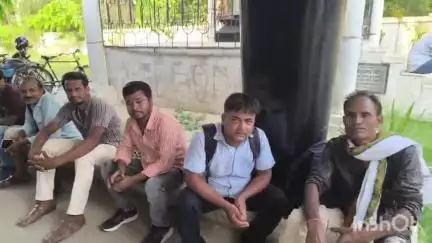 मुशहरी: विश्वविद्यालय के सेंट्रलाइज्ड परीक्षा भवन में परीक्षार्थियों के गार्जियन को गर्मी में ठहरने की  व्यवस्था नहीं#jansmasya