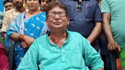সিউড়ি ১: একাধিক জায়গায় কাজল শেখ এর নাম ও ছবি দেওয়া ব্যানার ছিঁড়ে যাওয়া প্রসঙ্গে একাধিক মন্তব্য করলেন ব্লক সভাপতি
