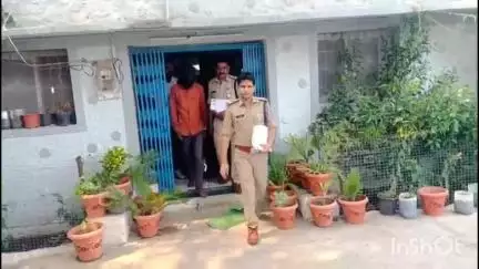 कुम्भराज: झिरी तिराहे पर मृगवास पुलिस ने दो गांजा तस्करों को किया गिरफ्तार, ₹1 लाख का 4 किलो गांजा और बाइक ज़ब्त