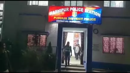 কাশীপুর: রাত্রে অভিযান চালিয়ে কাশীপুর সোনাথলী রাস্তা থেকে অবৈধ বালি ভর্তি ট্রাক্টর আটক, চালক পলাতক