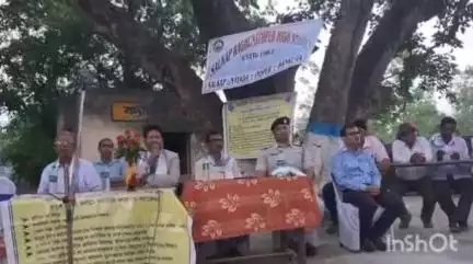 ইন্দপুর: শালকাপ রঘুনাথপুর হাইস্কুলে খাতড়া মহকুমা আইনি পরিষেবা কমিটির উদ্যোগে সচেতনতা শিবির হল