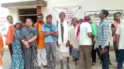 पेण्ड्रा रोड गौरेला: ग्राम सालेहगोरी से बैगा समुदाय के लोगों ने कलेक्टर एवंसीईओ को मुख्यमंत्री प्रधानमंत्री के नाम सौंपा ज्ञापन #jansamasya