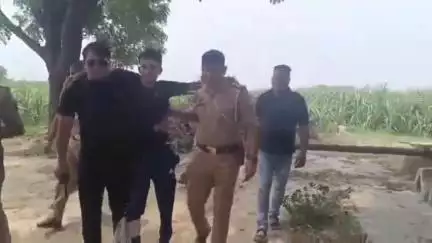 बड़ौत: लुहारी के जंगल में आवास विकास कालोनी में फायरिंग के एक आरोपी मुठभेड़ में घायल, 2 आरोपी गिरफ्तार, 2 तमंचे बरामद