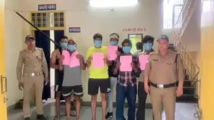 टिहरी: टिहरी पुलिस ने ऑपरेशन लगाम के तहत सार्वजनिक स्थान पर हुक्का पीते हुए नोएडा के 6 युवकों का पुलिस एक्ट में किया चालान