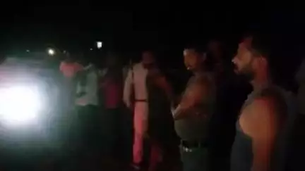 डिंडौरी: कूड़ा गांव में तेज रफ्तार कार ने जानवरों को मारी टक्कर, दो भैंस घायल, कार सवार बाल-बाल बचे