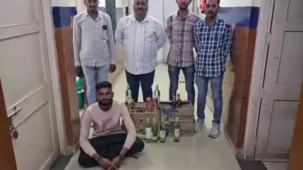 તળાજા: ઇંગ્લિશ દારૂ ના જથ્થા સાથે એક  ઇસમને ઝડપી પાડતી ભાવનગર લોકલ ક્રાઈમ બ્રાન્ચ