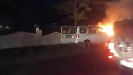 सागर नगर: मकरोनिया-सिविल लाइन मार्ग पर आर्मी स्कूल के पास चलती टवेरा कार में लगी आग, सभी सात लोग सुरक्षित