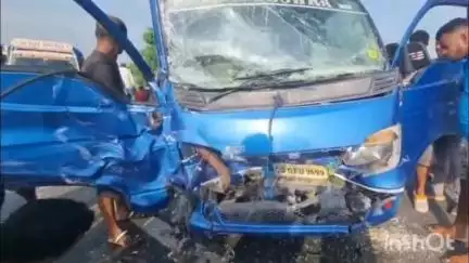 ହିଞ୍ଜିଳି: ହିଞ୍ଜିଳି କାଟୁ ବ୍ରହ୍ମପୁର ଯିବା ମୁଖ୍ୟ ରାସ୍ତାରେ ଘଟିଛି ସଡ଼କ ଦୃଘଟଣା,ମେକ୍ସ ପିକଅପ ଗାଡି ସହ ଟାଟାଏସି ମୁହାଁମୁହିଁ ଧକ୍କା, ତିନି ଗୁରୁତର