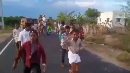 ஆவுடையார் கோவில்: பொன்சிறுவரை கிராமத்தில் புரவி எடுப்பு விழாவில் ஏராளமானோர் கலந்து கொண்டனர்