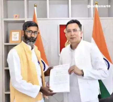 पीलीभीत शाहजहांपुर के बीच नई यात्री ट्रेन का शुभारंभ जितिन प्रसाद के प्रयासों से शुरू हुई ट्रेन किसान नेता पटेल ने बताया