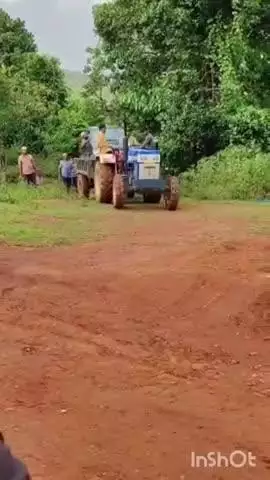 ಭದ್ರಾ ನದಿ ದಾಟಲು ಸೇತುವೆ ಇಲ್ಲದೆ ನೆಲ್ಲಿಬೀಡು ಗ್ರಾಮಸ್ಥರ ಪರದಾಟ, ಟ್ರಾಕ್ಟರ್‌ನಲ್ಲಿ ಕಾರು ತುಂಬಿ ಸಾಗಿಸಿದ ಜನ