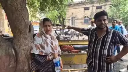 अजमेर: जिला कलेक्ट्रेट और एसपी कार्यालय में पति-पत्नी का हाई वोल्टेज ड्रामा, लोगों की भीड़ हुई जमा