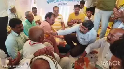 धामणगाव रेल्वे: तळेगाव दशासर येथे आमदार प्रताप अडसड यांच्याशी चर्चेनंतर गावकऱ्यांनी उपोषण घेतले मागे