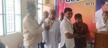 बहुजन मुक्ति पार्टी के प्रदेश सचिव ने नवनिर्वाचित बीएमपी जिला अध्यक्ष राम सजीवन लोधी जी को माला पहनकर स्वागत किया जय मूलनिवासी जय भारत जय भीम जय संविधान।