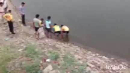 बड़गांव: उदयपुर में बड़ी तालाब से अज्ञात व्यक्ति का शव मिला, रेस्क्यू टीम ने शव को बाहर निकाला
