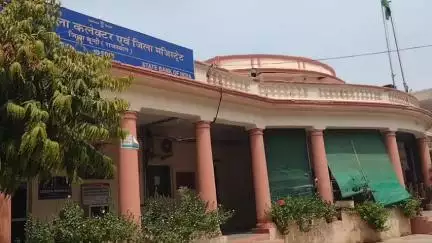बूंदी: कलेक्ट्रेट में डीएम के नाम दिया ज्ञापन, मुलजिमों के विरुद्ध मुकदमा दर्ज का आदेश थानाधिकारी को देने की मांग