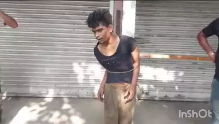 মাটিগাড়া: শিলিগুড়ির নৌকাঘাট এলাকায় চুরি করতে এসে হাতেনাতে ধরা পড়ল চোর, পুলিশের হাতে তুলে দিল স্থানীয়রা