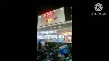 बस्ती: रोडवेज चौराहे पर क्रिसेंट माल का वीडियो सोशल मीडिया पर हुआ वायरल, अवैध पार्किंग को लेकर लोग उठा रहे हैं सवाल