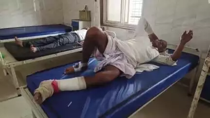 बीना: डबल फाटक के पास तेज रफ्तार ऑटो पलटने से 8 लोग घायल, हड्डी की दवा लेने राजस्थान से आए थे