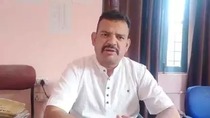 पोखरी: पोखरी में एडिओ पंचायत देवेन्द्र रावत ने कहा, त्रिस्तरीय पंचायत चुनावों के लिए आरक्षित सूची ब्लॉक पोखरी में लगा दी गई है