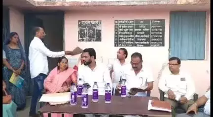 लखनादौन: ग्राम पंचायत बिछुआ में करीब ढाई करोड़ की राशि निकालने की जांच करने पहुंचे अधिकारी और जनप्रतिनिधि