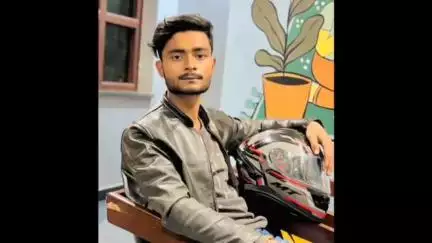 सीतापुर: सड़कों पर खतरनाक स्टंटबाजी करने पर युवक को पड़ा भारी, पुलिस ने CG राइडर गैंग के मोहित गुप्ता का ₹2000 का चालान काटा